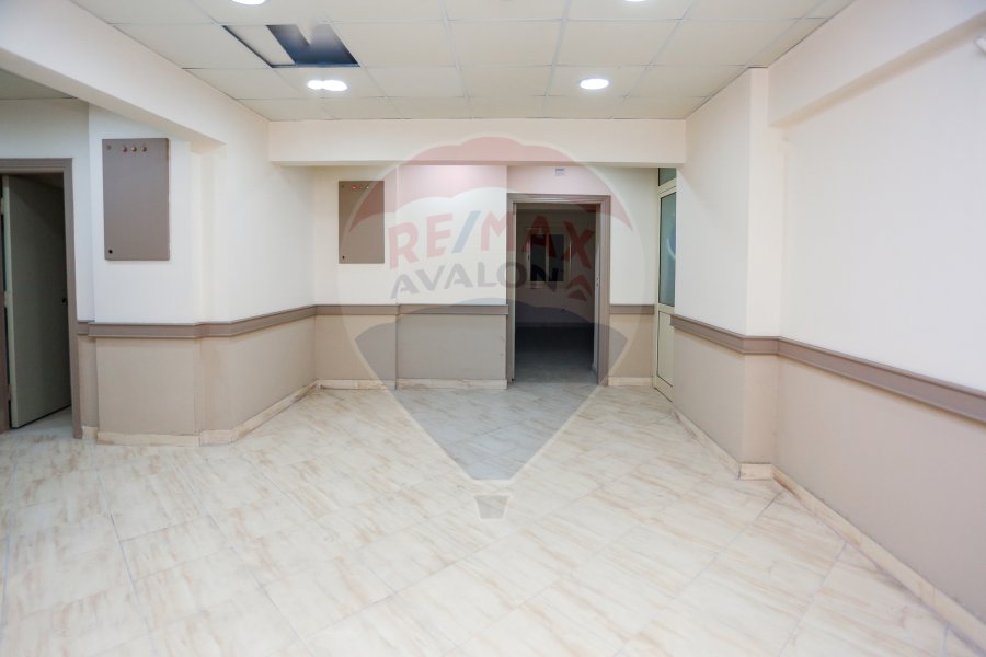 محل + ميزانين للايجار 300 م سموحه (ش فوزي معاذ)