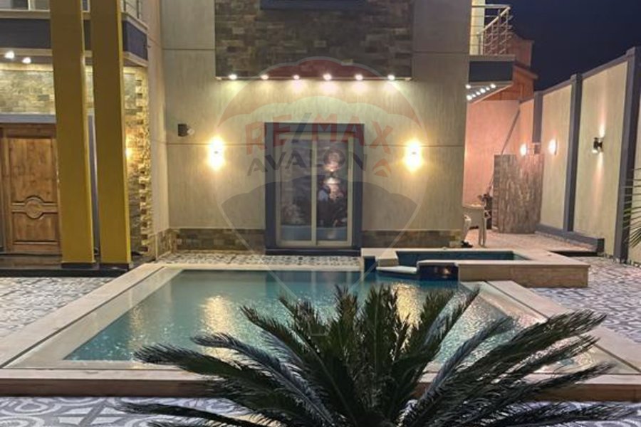 Stand alone villa for sale (Venice Compound - King Mariout)