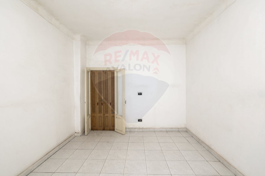 Complete property for sale 300 m Miami (Baron Cafe St. - steps from El Guish Road)