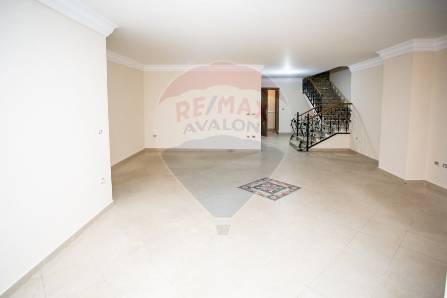 Administrative duplex Unite for rent 210 m Stanly (Branshed from the Sea)