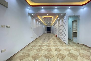 شقة للبيع 200 م العصافرة (خطوات من البحر)
