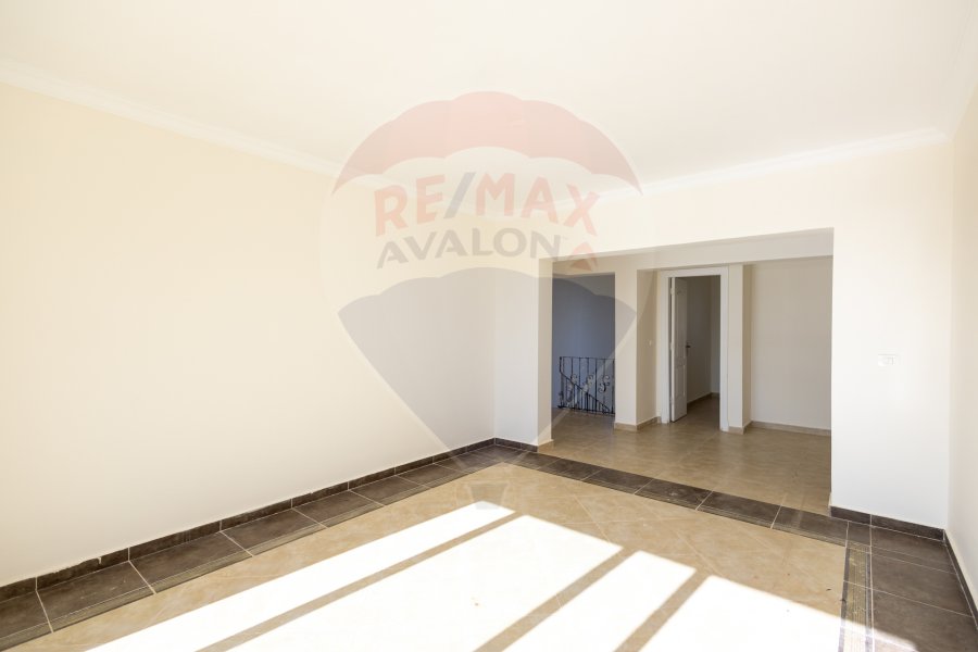 Stand alone villa for sale 1,300 m (Alex West - Antoniads)