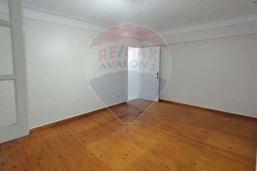 Apartment for sale 210 m Zezinia (Abd El-Salam Aref St)