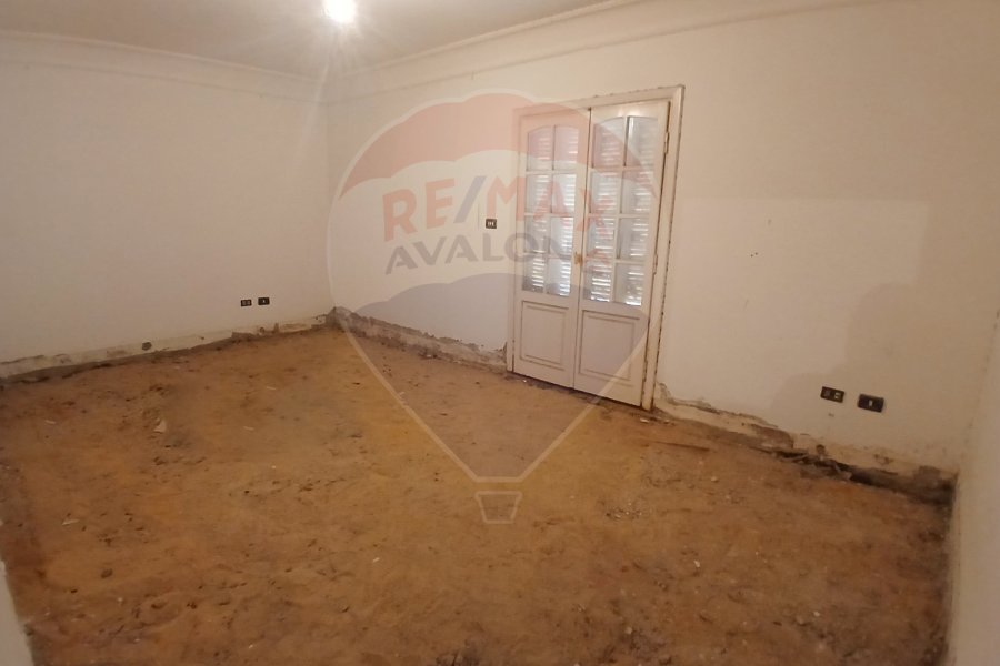 Apartment for sale 370 m Gianaclis (Zou El-Faqar St.)