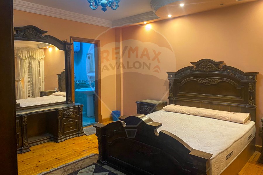 Apartment For Rent 200 m Stanley (Steps from the Sea)
