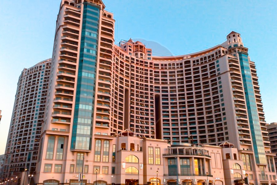 shop For Sale 25 m San Stefano (inside the mall)