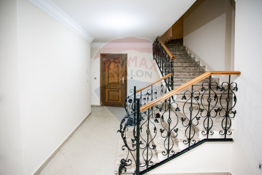 Administrative duplex Unite for rent 210 m Stanly (Branshed from the Sea)