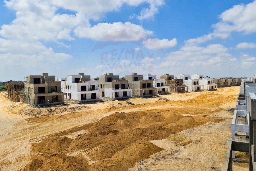 فيلا تاون هاوس للبيع 183 م أرض + 290 م مباني بالم هيلز  ( كومباوند بالم هيلز الأسكندرية )