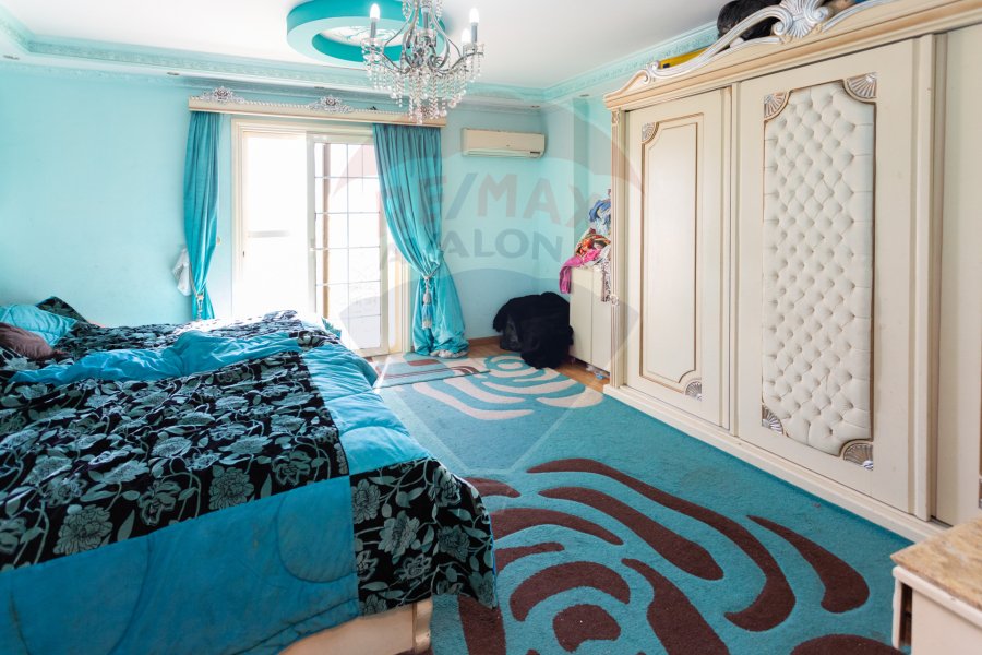 شقة للبيع 275 م كفر عبده (ش سكينة بنت الحسين)