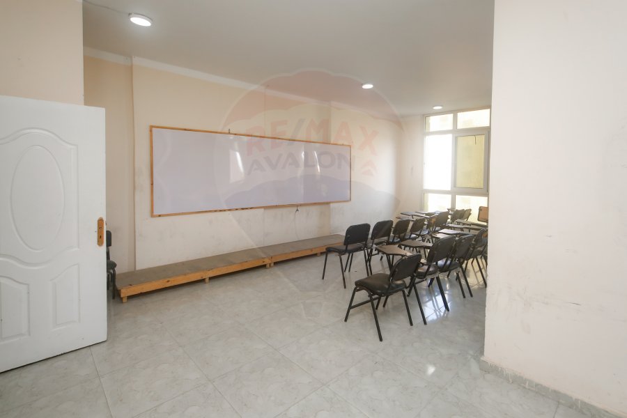 شقة إداري للإيجار 95 م الأزريطة (ش سوتر - أمام مجمع الكليات )