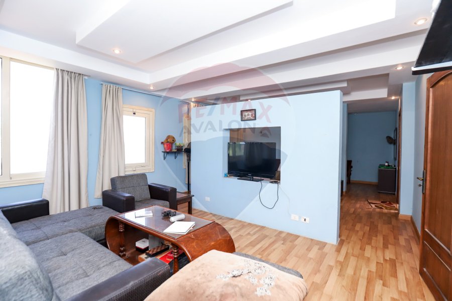 Palace For Sale 3,800 m King Marriot (Directly On The Lake)