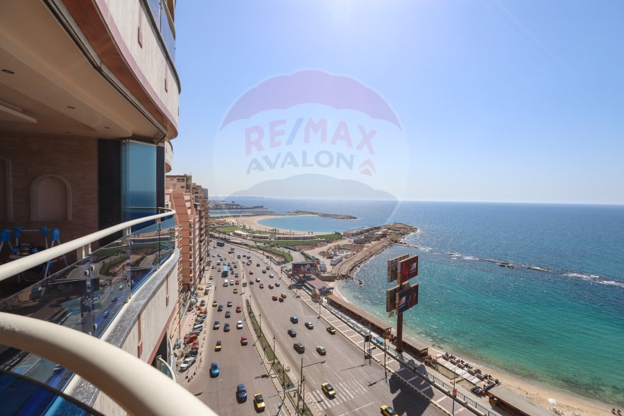 Apartment for sale 600 m San Stefano (Directly on the sea)