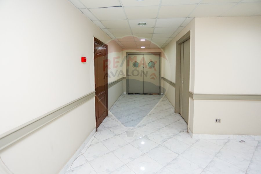 محل 115 م + ميزانين 825 م  للايجار سموحة (ش فوزى معاذ)