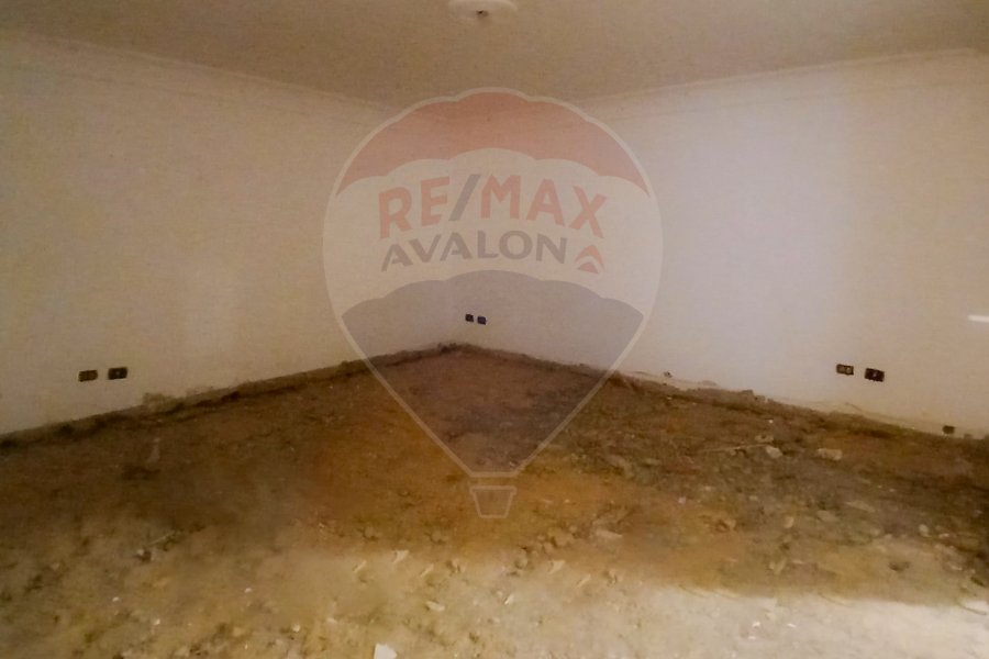 Apartment for sale 370 m Gianaclis (Zou El-Faqar St.)