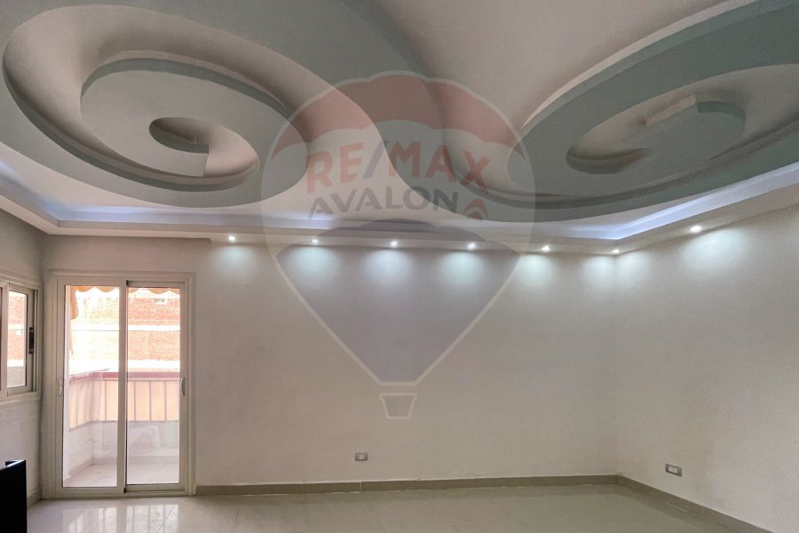 Apartment for sale 120 m Zizinia (second number from Abu Qir Street)