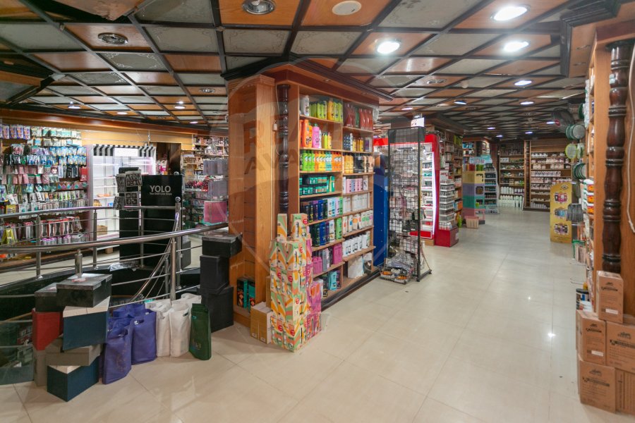 Shop for sale 70 m + 263 m Mezzan Fleming (Directly on the tram)
