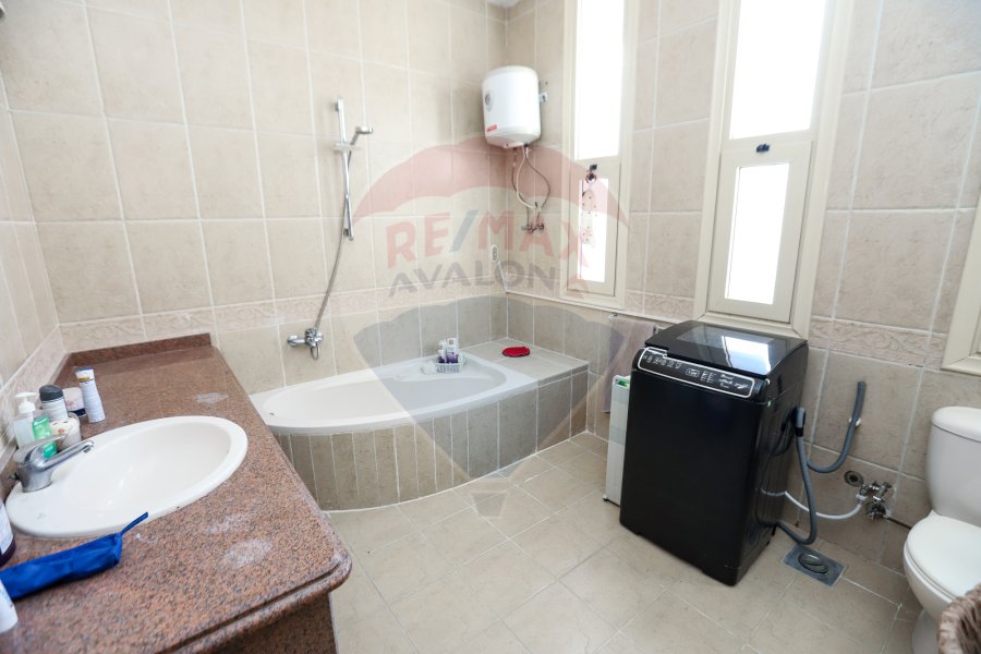 Palace For Sale 3,800 m King Marriot (Directly On The Lake)