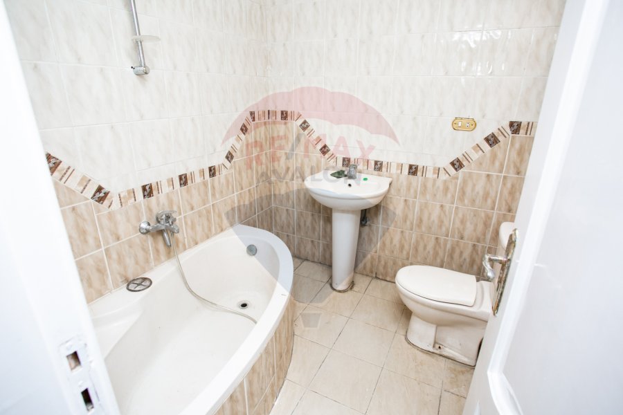 Administrative duplex Unite for rent 210 m Stanly (Branshed from the Sea)