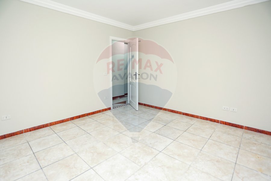 Apartment for rent 265m Rushdy (directly on the tram)