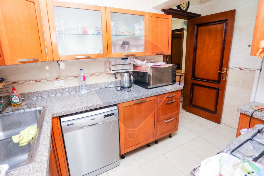 Apartment for sale 300 m Zizinia (Amin Yehia Pasha St.)