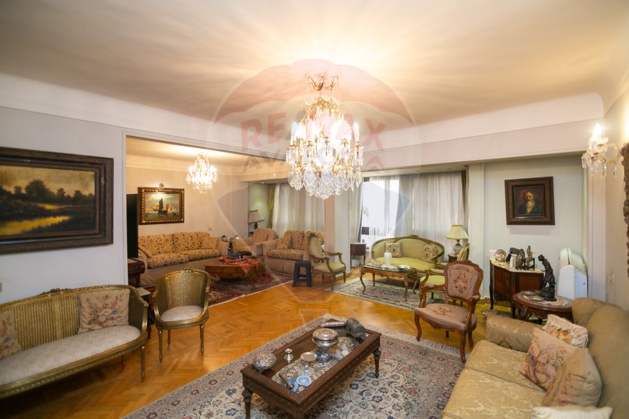 Apartment for sale 250 m Stanly (Roushdy Basha st-Steps from the sea)