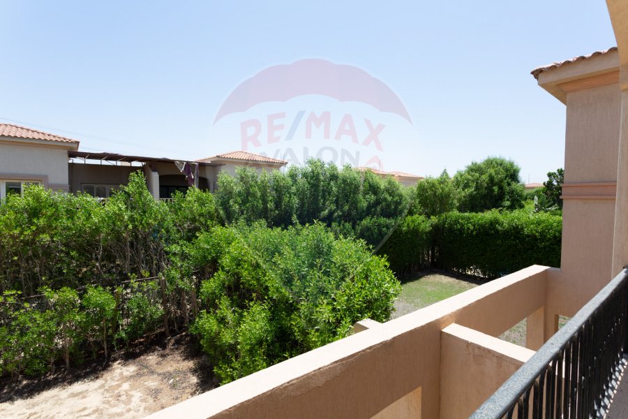 Twin House Villa for sale 450 m Alexwest (Antoniades phase)
