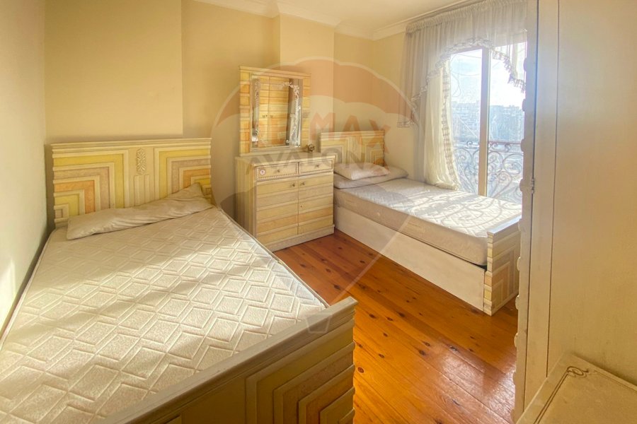 Apartment For Rent 200 m Stanley (Steps from the Sea)