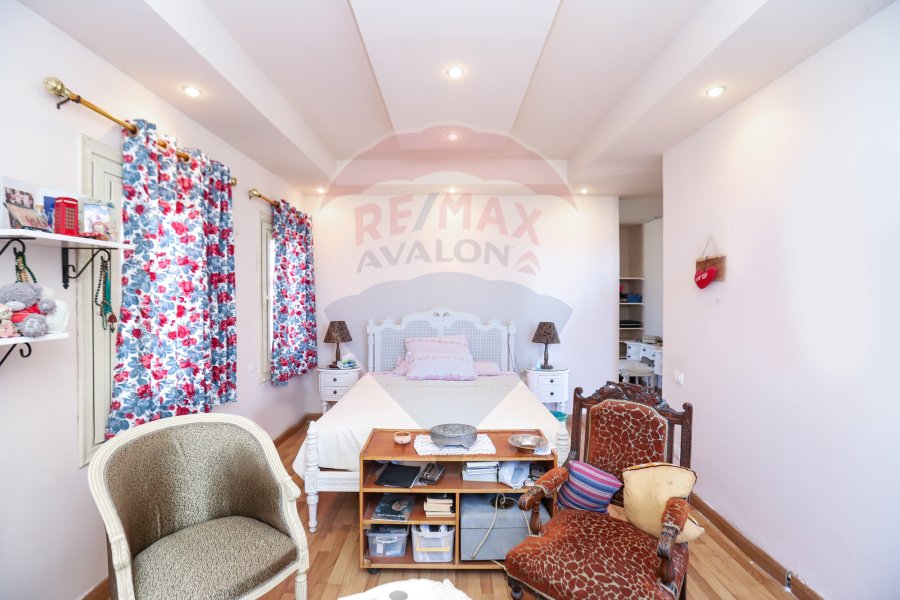 Palace For Sale 3,800 m King Marriot (Directly On The Lake)