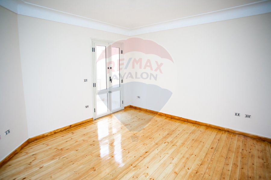 Administrative duplex Unite for rent 210 m Stanly (Branshed from the Sea)