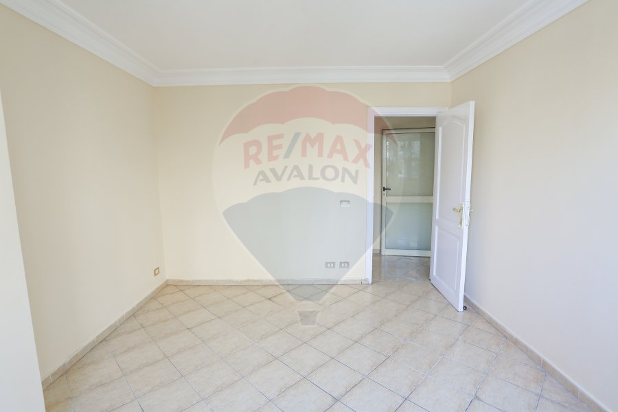 Administrative Apartment for rent 105 m sporting (Directly on taram station)