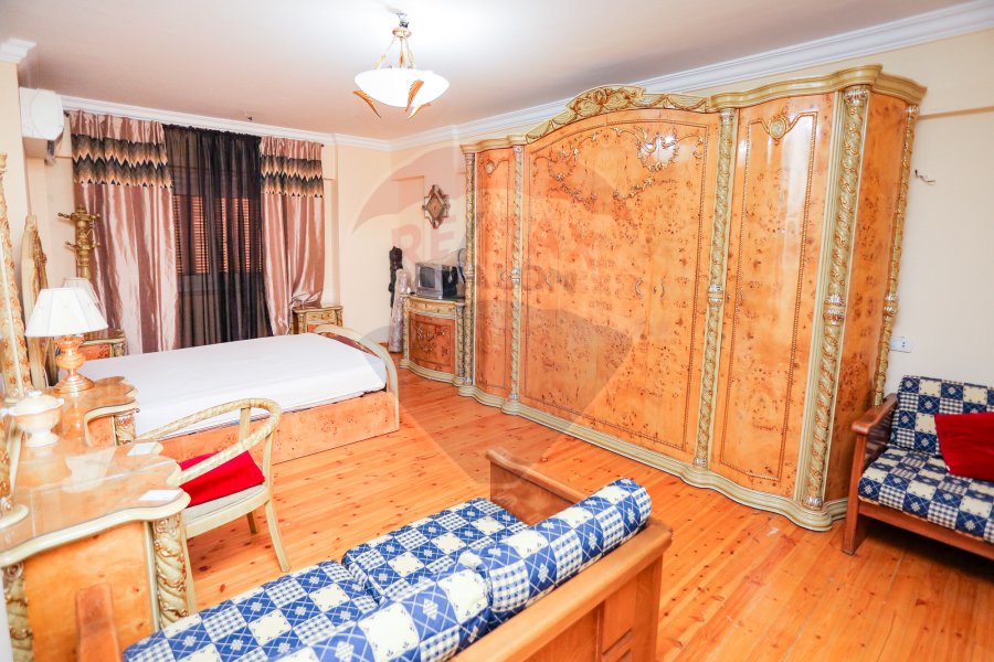 Apartment for sale 300 m Zizinia (Amin Yehia Pasha St.)