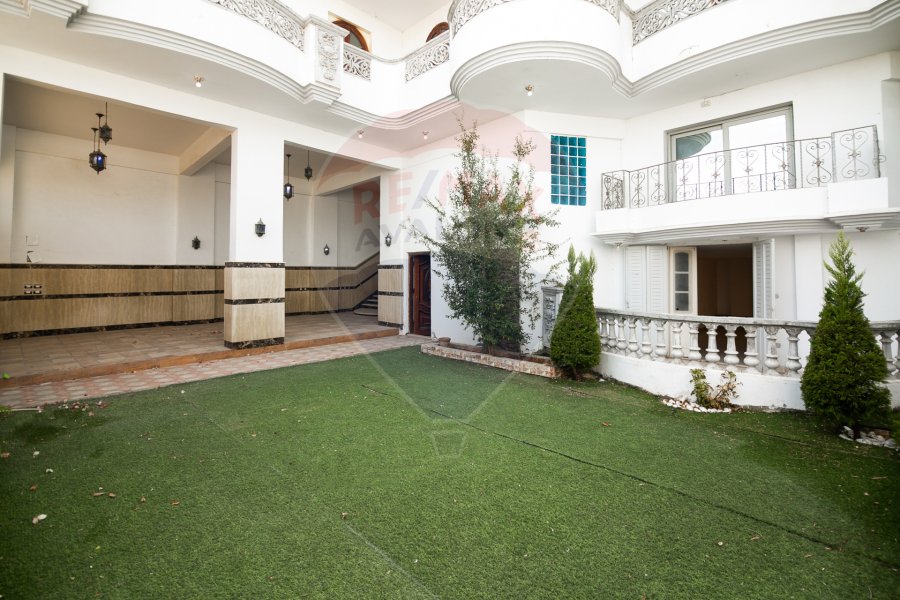 Villa for sale 375 m Muharram Bek (villa district - next to Palm Hills)
