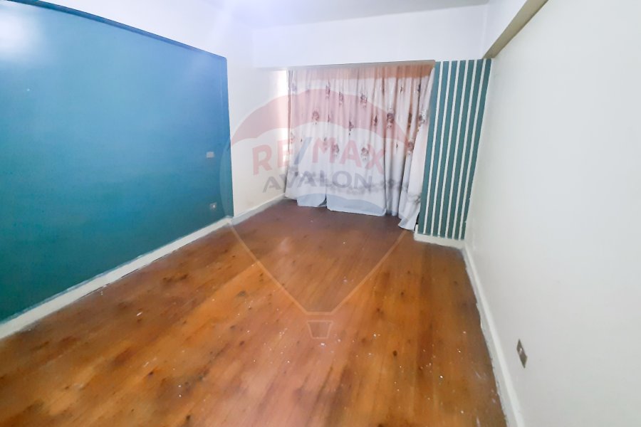 Apartment For Rent 130 m San Stefano ( steps from the teram )