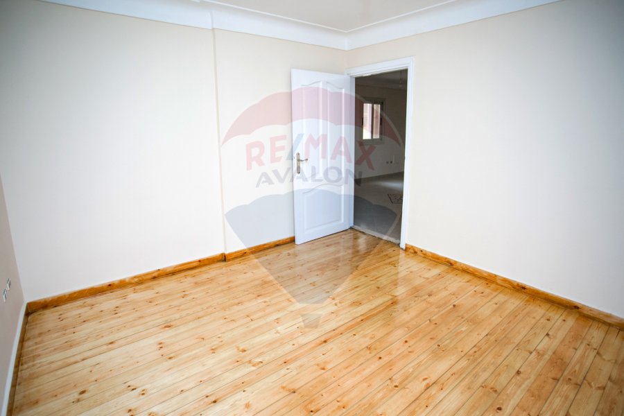 Administrative duplex Unite for rent 210 m Stanly (Branshed from the Sea)