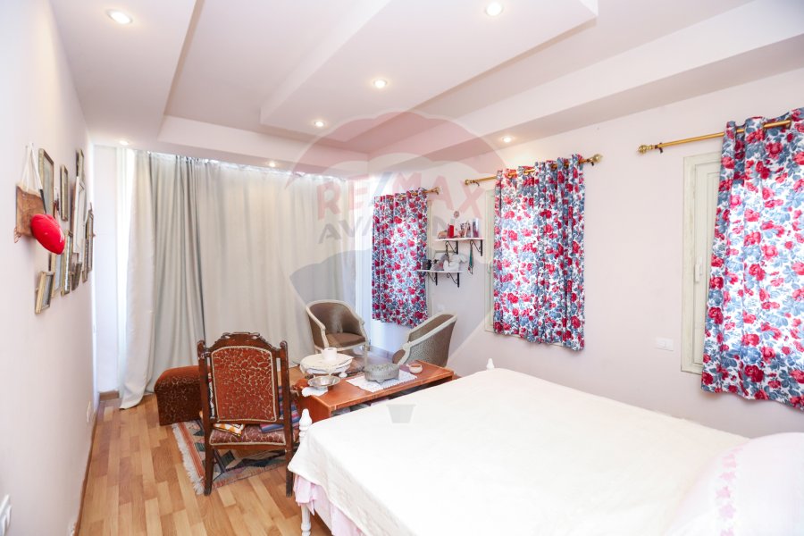 Palace For Sale 3,800 m King Marriot (Directly On The Lake)