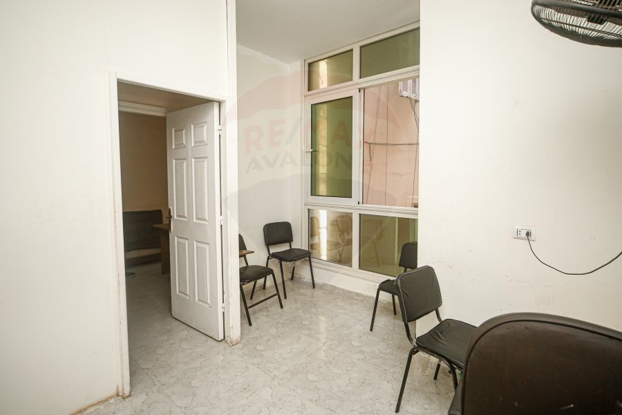 شقة إداري للإيجار 95 م الأزريطة (ش سوتر - أمام مجمع الكليات )