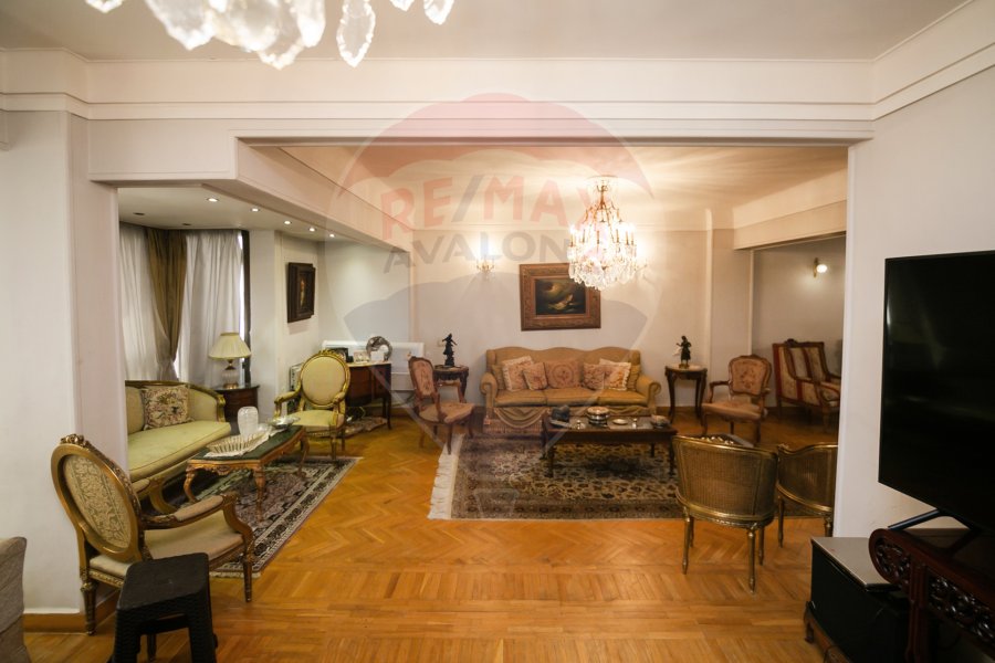 Apartment for sale 250 m Stanly (Roushdy Basha st-Steps from the sea)