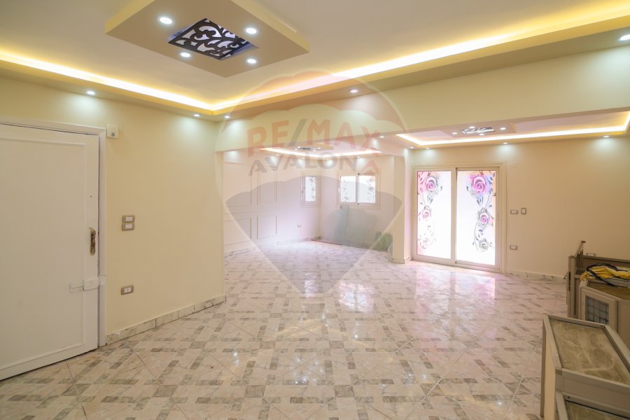 Apartment for sale 140 m Sidi Bishr (Khaled Ibn Waleed St.)