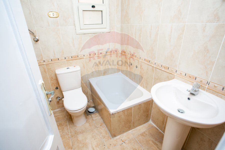 Administrative duplex Unite for rent 210 m Stanly (Branshed from the Sea)