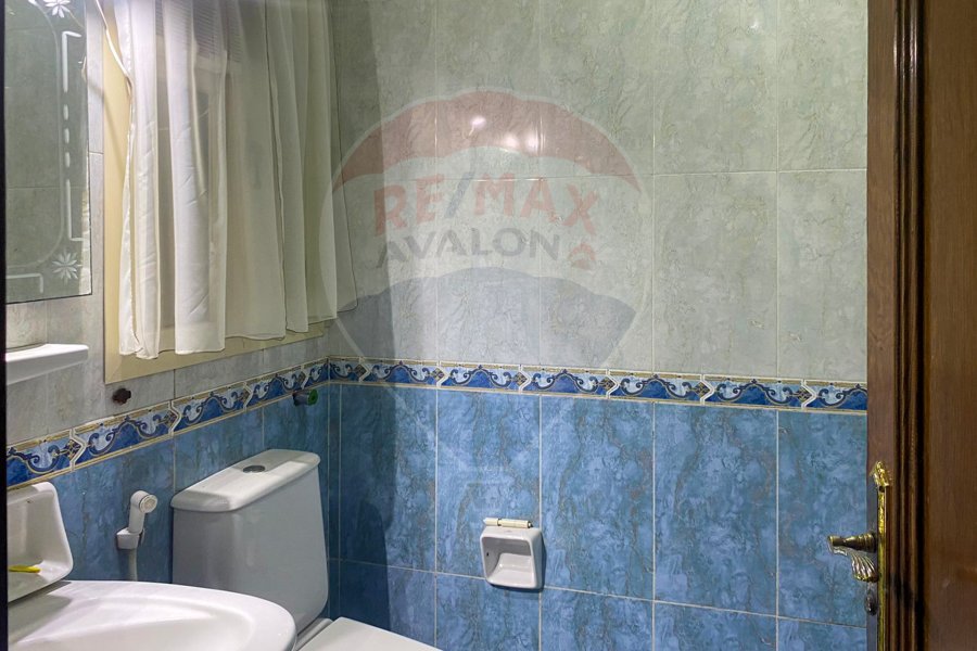 Apartment For Rent 200 m Stanley (Steps from the Sea)