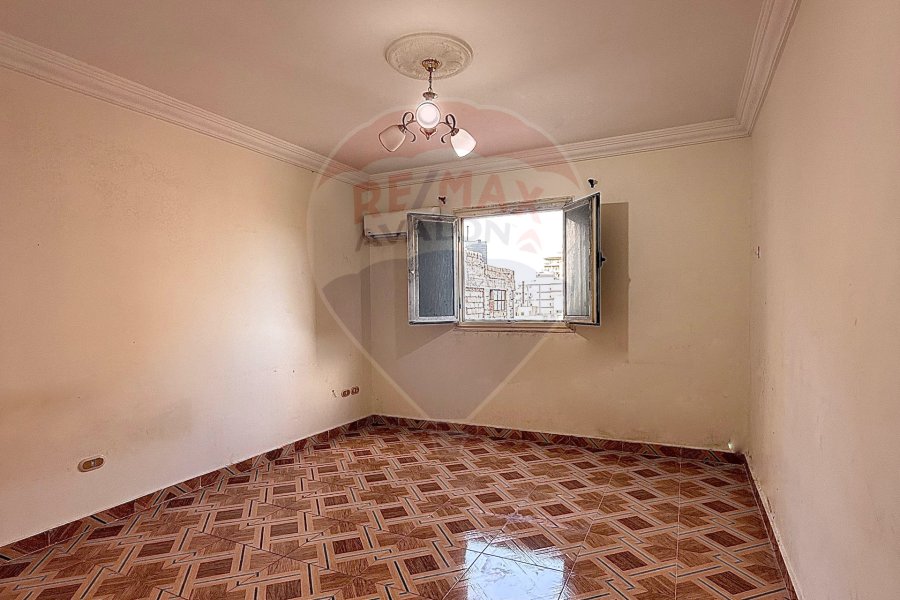 Apartment for sale 100 m Camp Caesar (Steps from Port Said St)