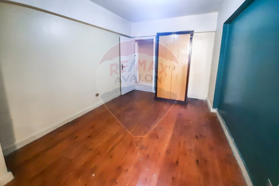 Apartment For Rent 130 m San Stefano ( steps from the teram )