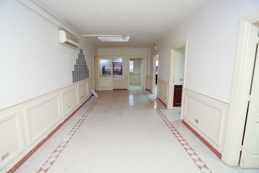 مسطح إدارى للايجار 600م سموحة (عمارة الملاحة البحرية-خطوات من زهران)