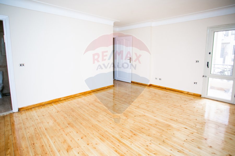 Administrative duplex Unite for rent 210 m Stanly (Branshed from the Sea)