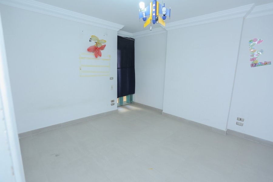 شقة للبيع 170م سموحة (ش مصطفى كامل الرئيسى)