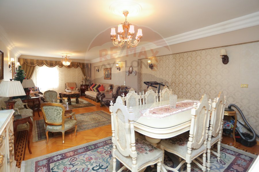 Furnished apartment for Rent 175 m Zezinia (Steps from Abo Qir st.)