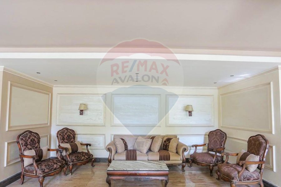Apartment for sale 560 m Rushdy (Directly on the Sea)