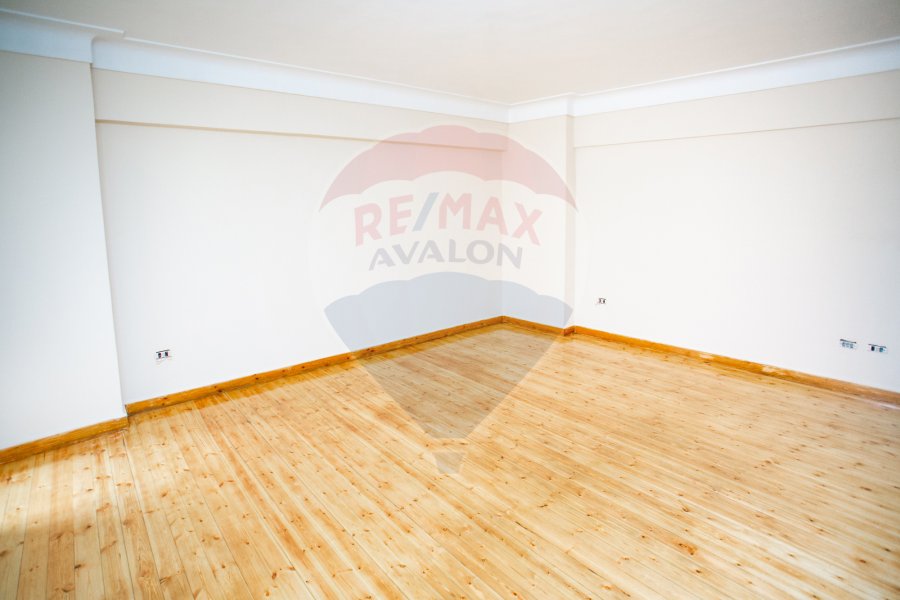 Administrative duplex Unite for rent 210 m Stanly (Branshed from the Sea)