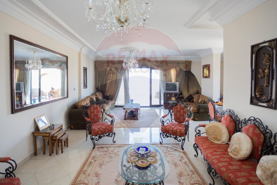 Penthouse for sale 400 m Al Saraya (directly on the sea)