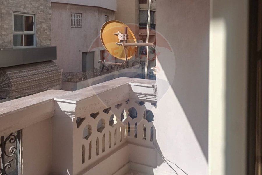 Apartment For rent 200 m Lauran (Sarhank St.)